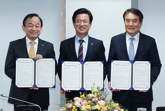 ▲ 사진 왼쪽부터 이학수 K-water 사장, 허태정 대전시장, 박용목 국립생태원장.ⓒ대전시