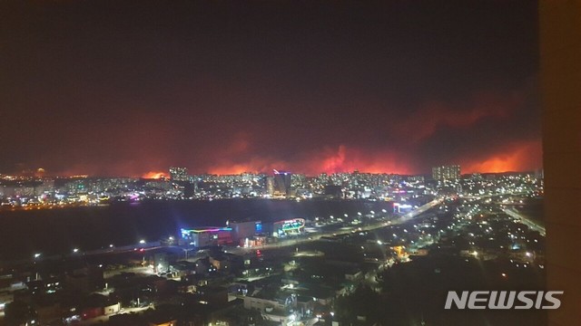 ▲ 화재로 잿더미 된 고성 ⓒ뉴시스