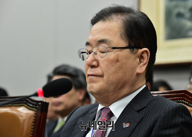 ▲ 정의용 국가안보실장이 4일 오후 국회에서 열린 운영위원회 전체회의에 출석해 눈을 감고 있다.ⓒ이종현 기자