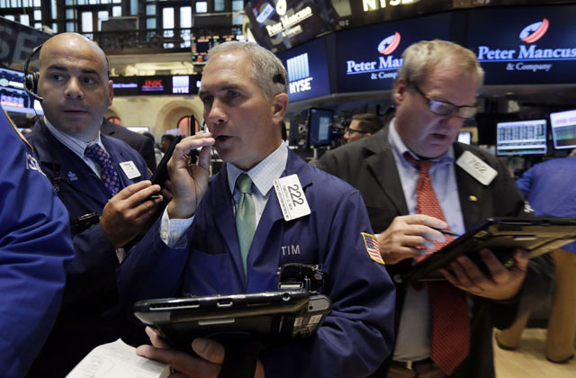 ▲ 뉴욕증시가 미중 무역분쟁 해결 기대감과 역대 최저 실업률에 상승세를 보였다. 사진은 뉴욕증권거래소 브로커들의 모습. ⓒ뉴시스 AP. 무단전재 및 재배포 금지.