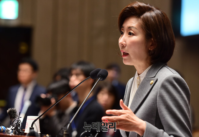 ▲ 나경원 자유한국당 원내대표가 5일 오전 국회에서 열린 의원총회에서 모두발언을 하고 있다.ⓒ박성원 기자
