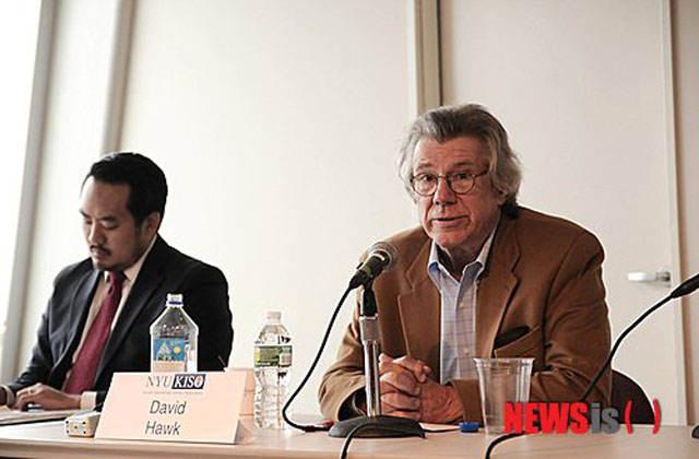 ▲ 2012년 12월 NYU 한인학생회에 연 북한인권세미나에 참석한 애드리언 홍(왼쪽). ⓒ뉴시스. 무단전재 및 재배포 금지.