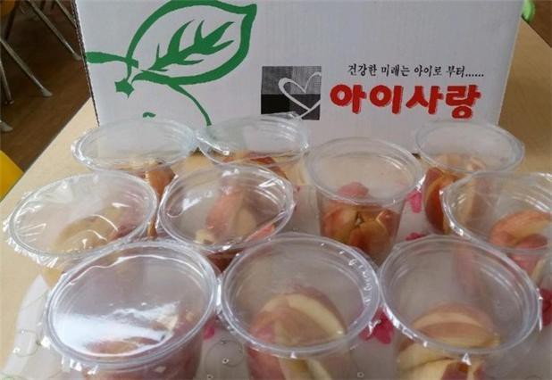 ▲ 돌봄교실 학생들에게 제공하는 과일간식.ⓒ단양군