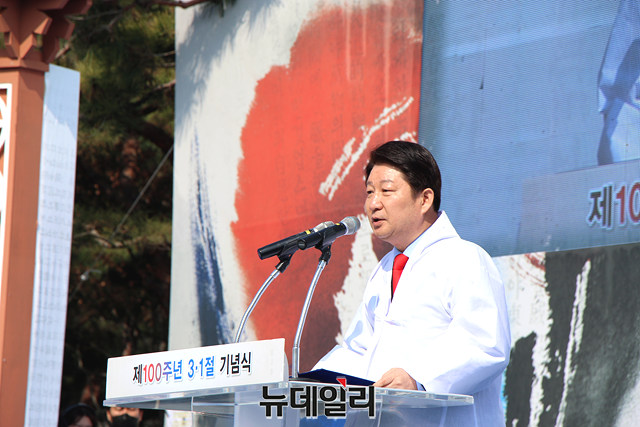 ▲ 대구시가 3·1운동 및 대한민국임시정부 수립 100주년을 맞아 올해 연말까지 15개 기념사업을 추진한다.(사진은 지난 3·1운동 100주년 기념식에서 권영진 대구시장이 인사말을 하는 모습)ⓒ뉴데일리