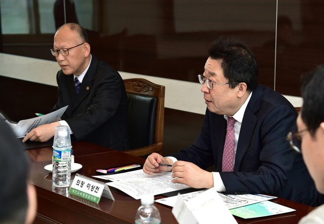 ▲ 9일 유경균 교육장(왼쪽)과 이상천 시장이 제천교육행정협의회 정기회를 진행하고 있다.ⓒ제천교육지원청