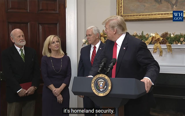▲ 2017년 12월 백악관에서 선서식을 갖는 커스텐 닐슨 국토안보부 장관과 트럼프 대통령, 펜스 부통령. ⓒ미 백악관 유튜브 채널 캡쳐.