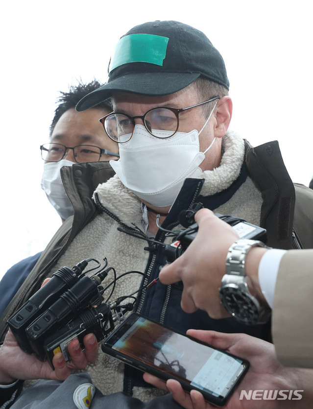 ▲ 마약류 투약 혐의로 체포된 방송인 하일(미국명 로버트 할리)씨가 10일 오전 경기 수원시 영통구 수원법원종합청사에서 구속 전 피의자심문(영장실질심사)를 받기위해 법정으로 향하고 있다. ⓒ뉴시스