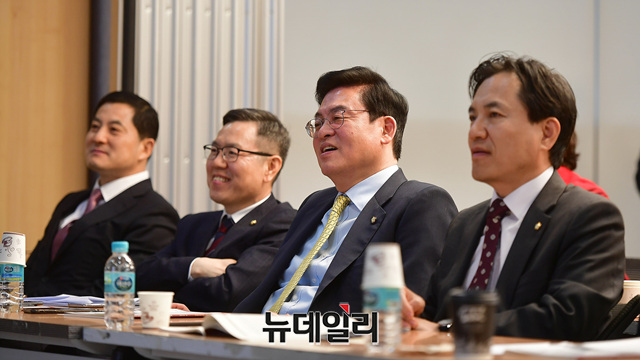 ▲ 토론회에 참여한 자유한국당 의원들ⓒ정상윤 기자