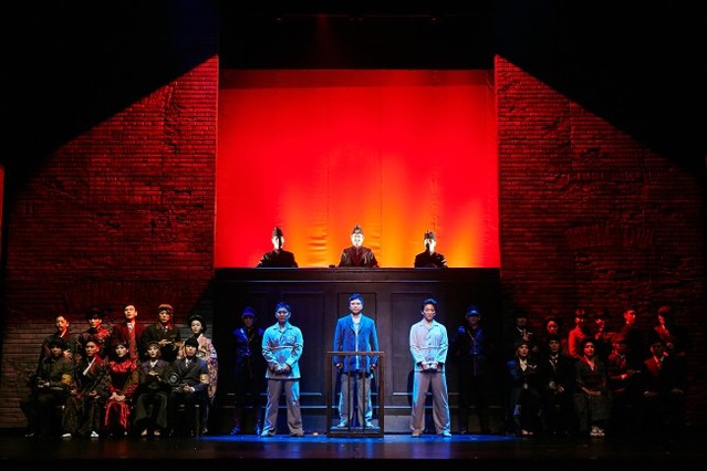 ▲ 뮤지컬 '영웅' 중 '누가 죄인인가' 공연 장면.ⓒ에이콤