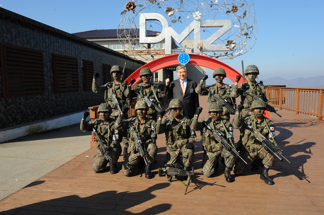 ▲ 2013년 10월 31일 7사단 전방 위문 사진ⓒ한진그룹