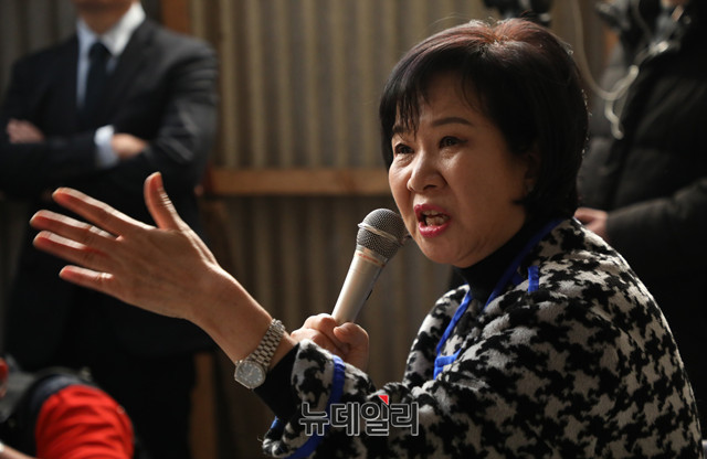 ▲ 무소속 손혜원 의원이 1월 23일 오후 전남 목포시 내 박물관 건립 예정지인 폐공장에서 기자회견을 하고 있다.ⓒ뉴데일리DB