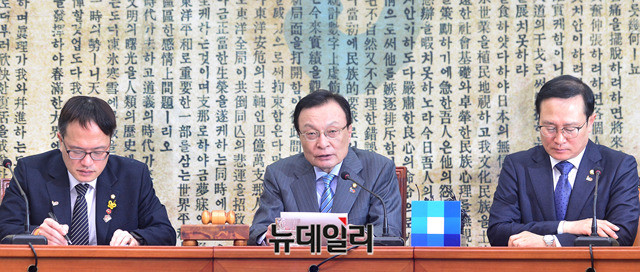 ▲ 이해찬 더불어민주당 대표가 4일 오전 국회에서 열린 최고위원회의에서 모두발언을 하고 있다. ⓒ박성원 기자