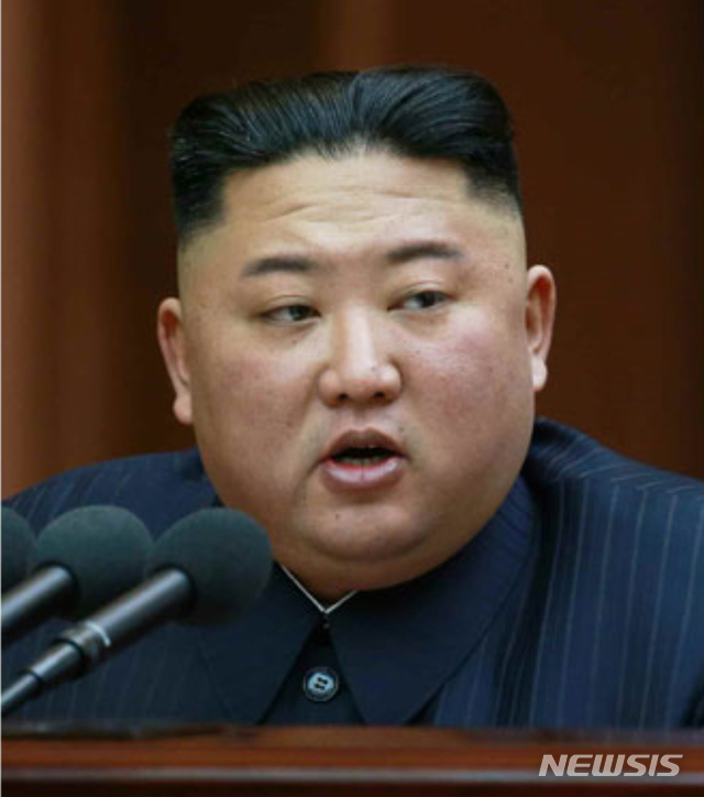 ▲ 북한 김정은 국무위원회 위원장이 12일 조선민주주의인민공화국 최고인민회의 제14기 제1차회의에서 시정연설을 하고 있다. ⓒ사진출처 = 노동신문, 뉴시스 제공