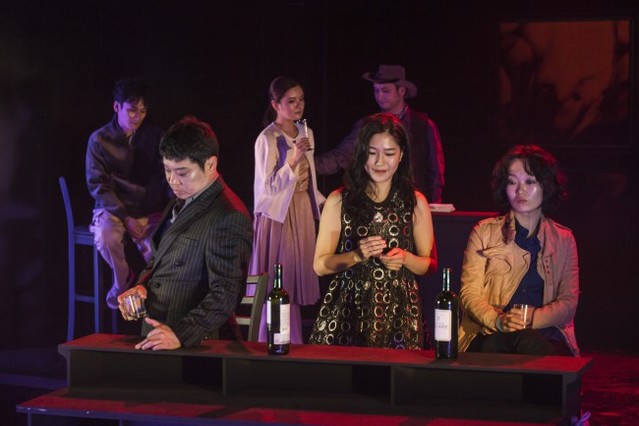 ▲ 연극 '나는 살인자입니다' 에피소드 중 '봇코짱' 2017년 공연 장면.ⓒ국립극단