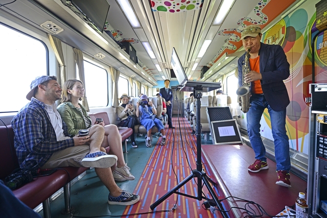 ▲ 경북나드리열차 내 공연장면.ⓒ경북도