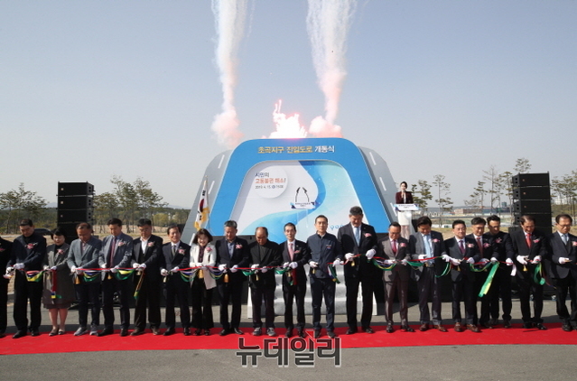 ▲ 포항 흥해 초곡 도시개발사업지구 진출입로가 완전 개통으로 교통정체 현상이 해소될 전망이다.ⓒ뉴데일리