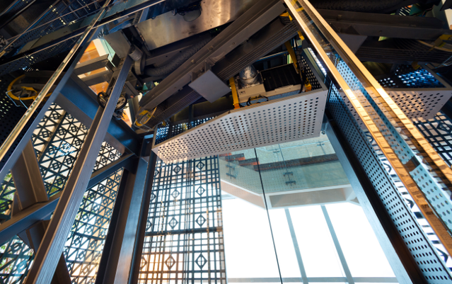 ▲ 부산 파크 하얏트 호텔에 주문 제작으로 납품된 창호컨셉 엘리베이터 ⓒ 현대엘리베이터