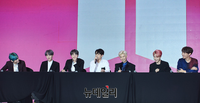 ▲ 막내 정국의 발언에 웃음터진 방탄소년단ⓒ박성원 기자