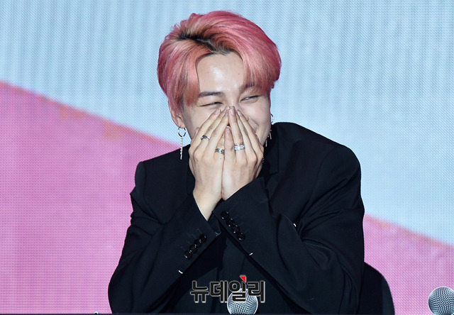 ▲ 웃음 터진 방탄소년단 지민ⓒ박성원 기자