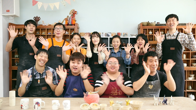 ▲ '하나 파원 온 임팩트' 2기에 참여한 지노도예학교의 현장실습 훈련.ⓒKEB하나은행