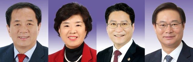 ▲ 경북도의원들이 17일 성명서를 통해 정부의 원전해체연구소 결정발표에 비난 성명을 발표했다(왼쪽부터 박승직, 박차양, 배진석, 최병준 도의원).ⓒ경북도의회