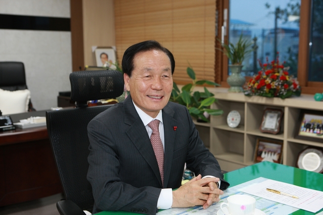 ▲ 경북 의성군이 주민자치라는 시대적 환경변화에 대응하기 위해 안계면장을 개방형직위로 공개 모집한다. 사진은 김주수 의성군수.ⓒ의성군