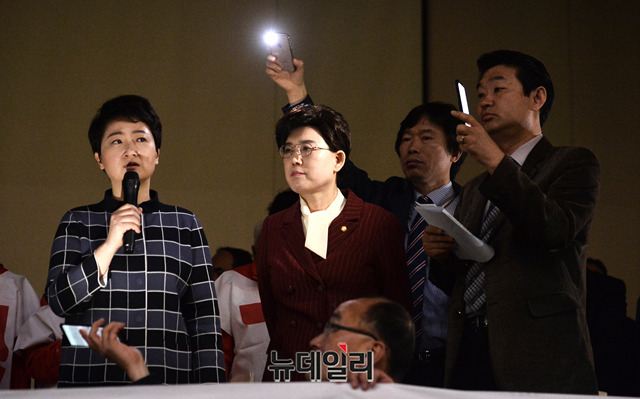 ▲ 이언주 바른미래당 의원(왼쪽)과 최연혜 자유한국당 의원(가운데). ⓒ박성원 기자