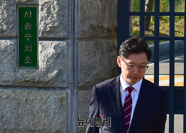 ▲ 김경수 경남도지사가 지난 17일 법원의 보석허가로 서울구치소에서 퇴소하고 있다. ⓒ이종현 기자