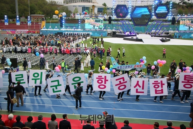 ▲ 군위군의 대구경북통합신공항 플래카드.ⓒ뉴데일리