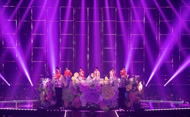 ▲ 신화는 팬클럽 '신화창조'와 '함께하는' 콘서트를 만들어갔다.ⓒ신화컴퍼니