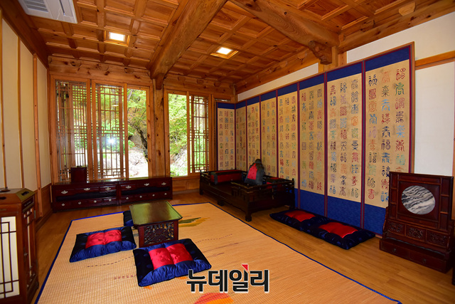 ▲ '성락원'전원에 위치한 '쌍류동천' 같은 하늘 아래 흐르는 두 물줄기를 뜻한다.ⓒ정상윤 기자