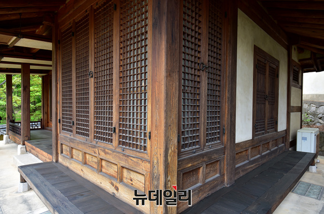 ▲ '성락원'전원에 위치한 '쌍류동천' 같은 하늘 아래 흐르는 두 물줄기를 뜻한다.ⓒ정상윤 기자