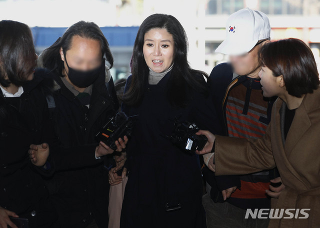 ▲ 동물보호법 위반 혐의를 받고 있는 박소연 동물권 단체 케어 대표가 지난 14일 오전 경찰 조사를 받기 위해 서울 종로경찰서로 출석하고 있다.ⓒ뉴시스