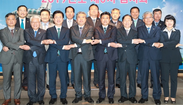 ▲ 전국시도의회의장협의회는 25일 대전에서 제3차 임시회를 열어 민생관련 건의안 등 10개 안건을 처리했다.ⓒ충북도의회