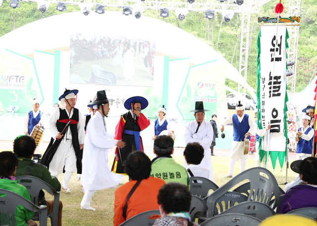 ▲ 축제 공식행사로는 축제의 하이라이트인 산채가장행렬, 일월산에서 자라는 청정 산나물을 이용해 일월산 높이인 1219m의 의미를 부여하는 1219인분 산나물 비빔밥 만들기가 진행된다.ⓒ영양군