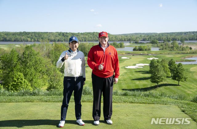 ▲ 아베 신조 일본 총리와 도널드 트럼프 미국 대통령. 아베 총리는 1박 2일 간의 방미 중 9시간을 트럼프 대통령과 함께 보냈다. ⓒ뉴시스. 무단전재 및 재배포 금지.