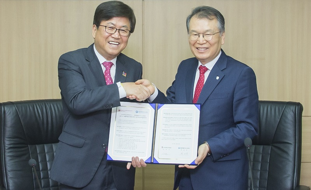 ▲ 세종시교육청과 고려대학교 세종캠퍼스가 30일 창업체험 교육을 위한 업무협약을 가졌다.ⓒ세종시교육청