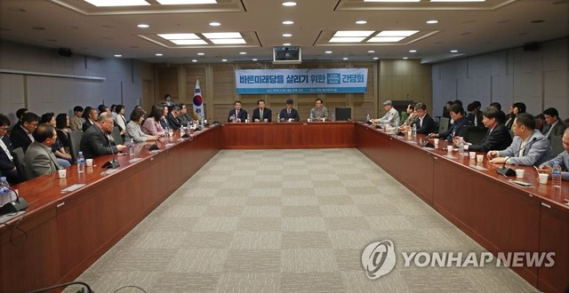 ▲ 30일 오후 여의도 국회 의원회관 제2세미나실에서 바른미래당을 살리기 위한 전·현직 지역위원장, 핵심당원 간담회가 열리고 있다. ⓒ연합뉴스