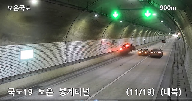 ▲ 지난 2월 4일 충북 보은군 봉계터널에서 20~20대 운전자들이 외제 스포츠카를 134km/h∼177km/h 속도로 광란의 질주 끝에 아반떼와 충돌한 사고 장면이다.ⓒ대전지방경찰청