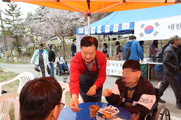 ▲ BBQ 올리브 치킨릴레이 나눔행사ⓒ제너시스BBQ그룹