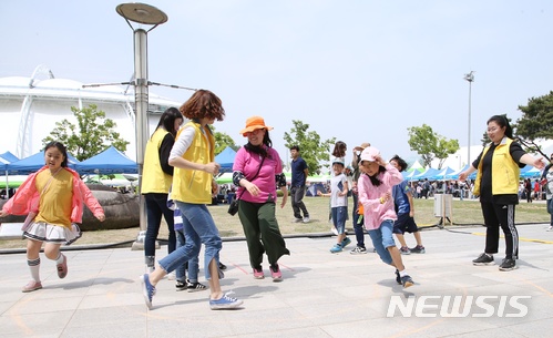 ▲ 5월 가정의달을 맞이해 교육업계가 학생, 학부모, 교사 등을 대상으로 한 다양한 이벤트를 마련했다. ⓒ뉴시스