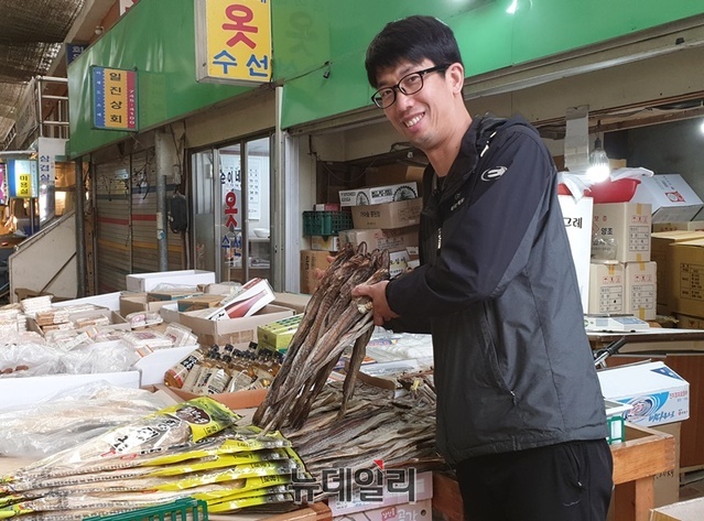 ▲ 해동상회를 열어 창업에 나선 김성재 씨.ⓒ박근주 기자