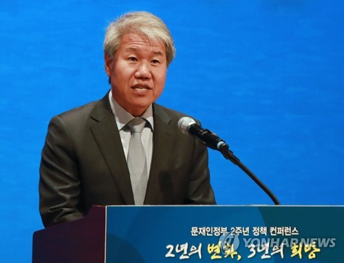 ▲ 김수현 대통령비서실 정책실장이 7일 오전 서울 삼성동 코엑스에서 대통령직속 정책기획위원회·경제인문사회연구회 주최로 열린 문재인 정부 2주년 정책 컨퍼런스 '2년의 변화, 3년의 희망'에서 축사를 하고 있다. ⓒ연합뉴스