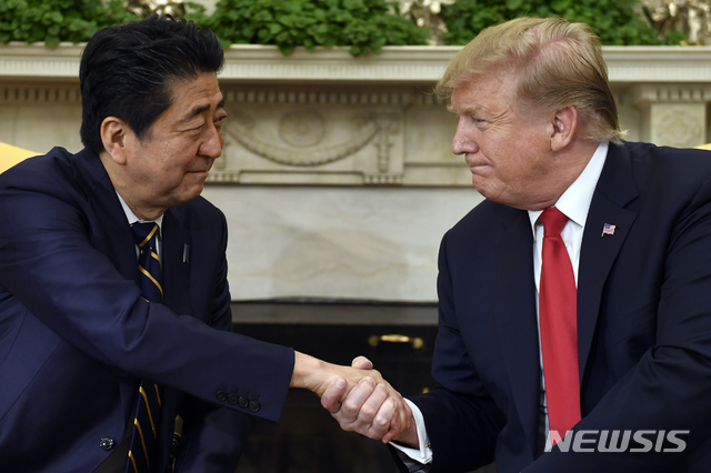 ▲ 지난 4월 백악관에서 정상회담을 가진 트럼프 미국 대통령과 아베 신조 총리ⓒ뉴시스.