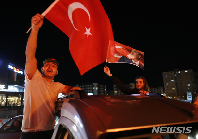 ▲ 이스탄불에서 벌어진 시장 당선 무효화에 대한 항의 시위 ⓒ뉴시스.