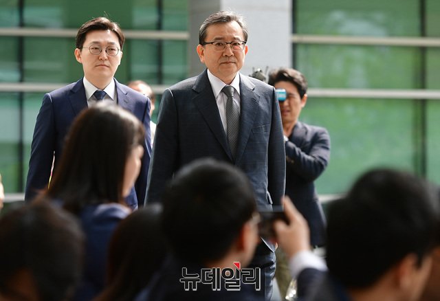 ▲ 김학의 전 법무부 차관이 9일 오전 피의자 신분으로 검찰에 공개 소환됐다.ⓒ정상윤 기자