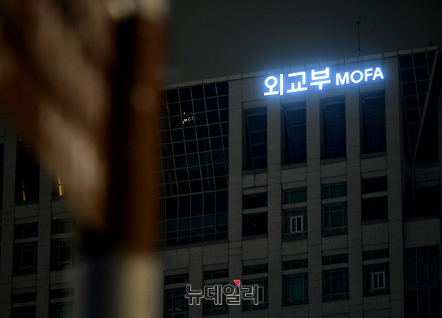 ▲ 서아프리카 무장세력에게 인질로 잡혔다가 프랑스군에 의해 구출된 한국여성 사건을 두고 외교부의 정보력 부족을 지적하는 목소리가 높아지고 있다.ⓒ정상윤 기자