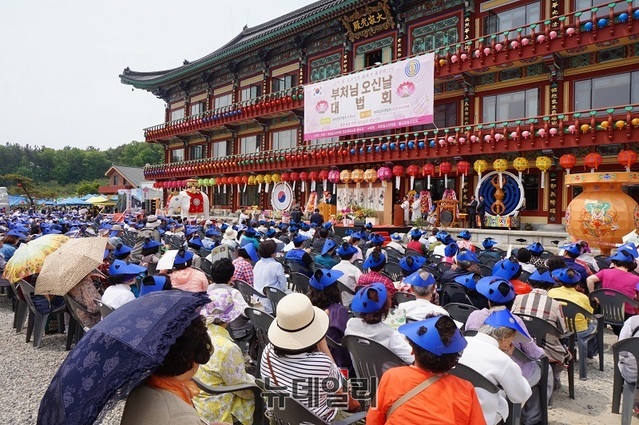 ▲ 12일 대한불교 천태종 대전 광수사에서 열린 불기 2563년 부처님 오신날 봉축법요식 장면.ⓒ김정원 기자