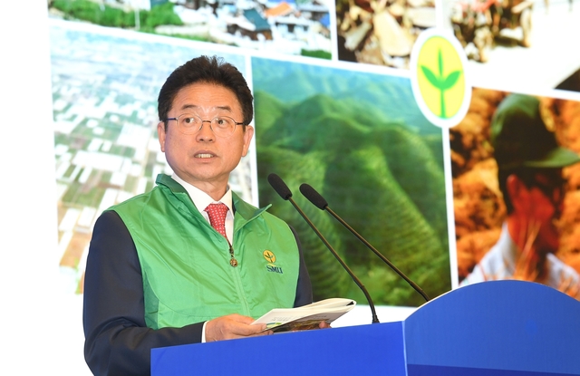 ▲ 이철우 지사가 12일 중국 정부가 범정부적으로 추진하는 ‘빈곤퇴치를 위한 일대일로 포럼’에 참석해 첫 발표자로 나서 “50~60년대 세계 최빈국이던 대한민국이 오늘날 전 세계의 경제성장 모델이 된 배경에는 새마을 운동이 있었다”고 강조했다.ⓒ경북도