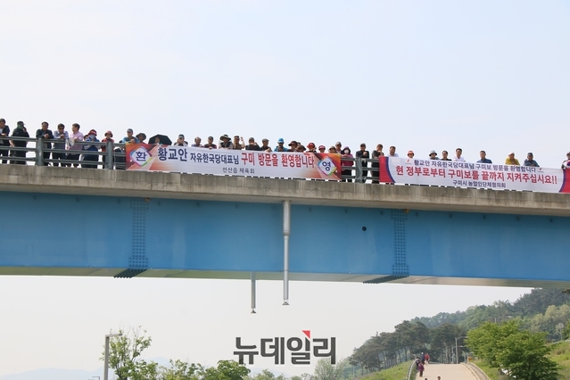 ▲ 이날 참석한 구미보 수문개방반대회장인 손정곤 구미시 농업경영인회장 등 농민들은 현 정권의 구미보 개방과 보해체를 위한 용역의뢰 등을 지적하면서 4대강보 파괴 규탄을 강력 비판했다.ⓒ뉴데일리